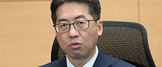 吉田 仁の顔写真