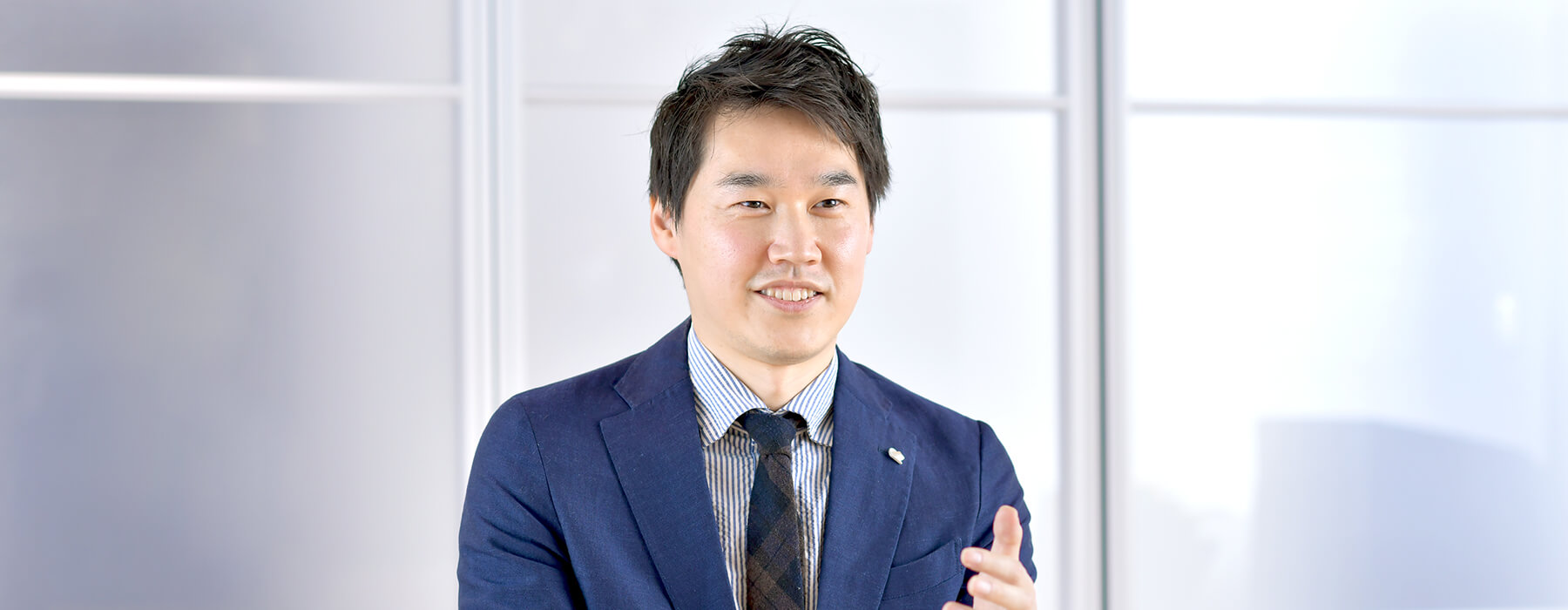 栗原慎吾 氏